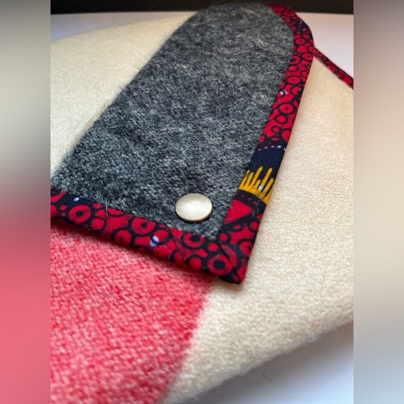 HBC stripes envelope clutch, reworked from vintage wool blanket, quilted & lined - Picture 6 of 13